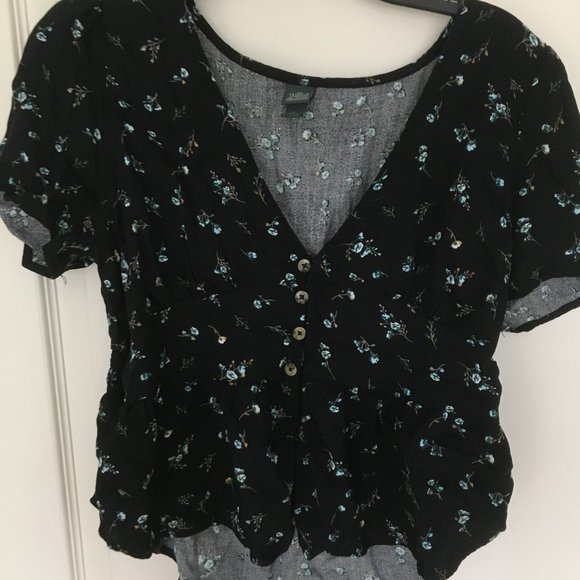 Blue floral black v-neck crop top Wild Fable large - Picture 1 of 4